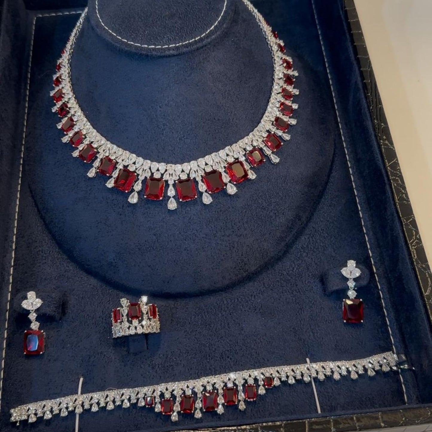 Heart of Ruby necklace with earrings, a ring and a bracelet